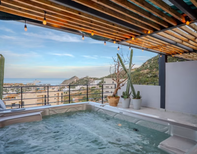 Luxury Penthouse w/ Rooftop Jacuzzi in CSL